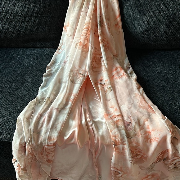 Calvin Klein size 8 gown, halter top gown - Picture 4 of 4